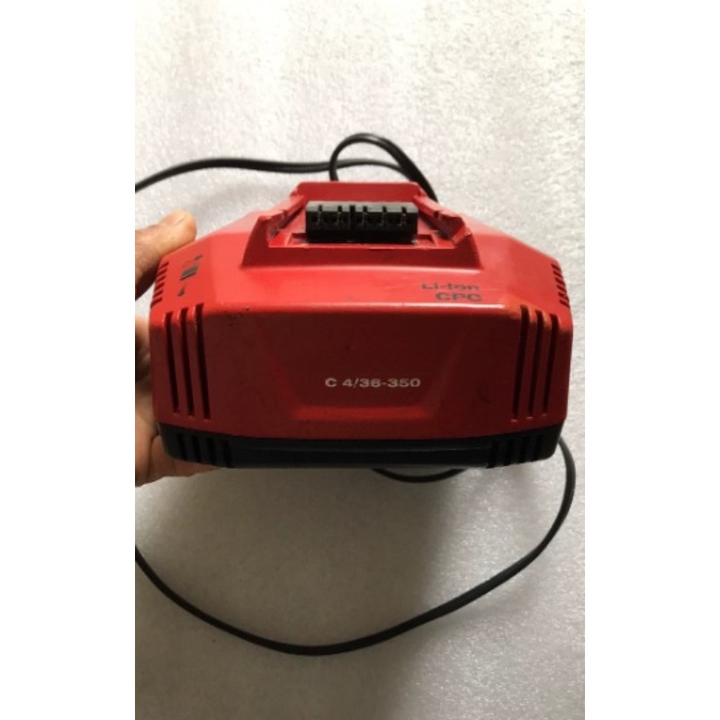 Multi-Voltage Fast Charger C 4 - огляд і ціна Power Tools Hilti