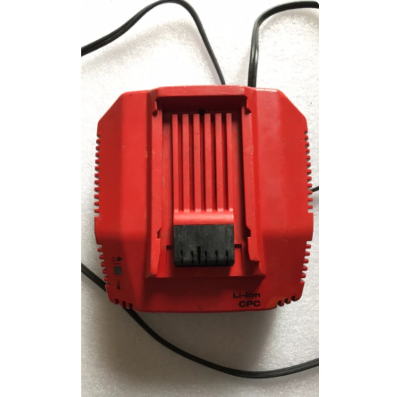 Multi-Voltage Fast Charger C 4 - огляд і ціна Power Tools Hilti
